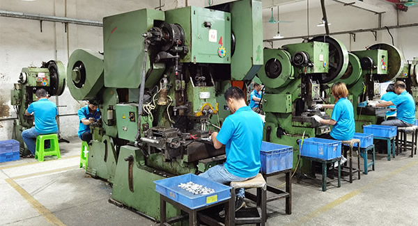 25年只琢磨一件事——讓“開合”這件事，順到?jīng)]存在感|廣有五金&東莞合頁?